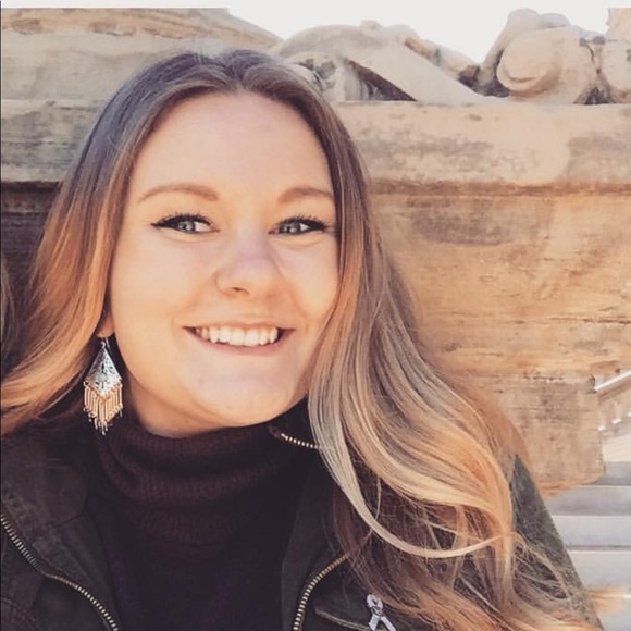 Meet your Posher, Hannah - Picture 1 of 1